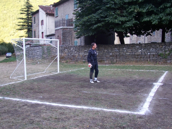  Image name: Calcio25.jpg 
 width: 601 pixel 
 height: 452 pixel 
 Size: 283546 bytes 
 Click to enlarge 